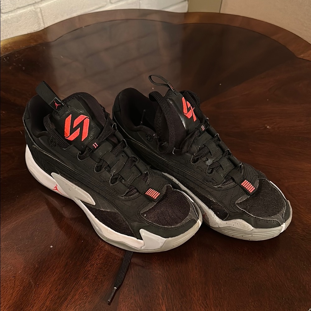 Jordan / Nike Men's Black and Red Athletic Shoes